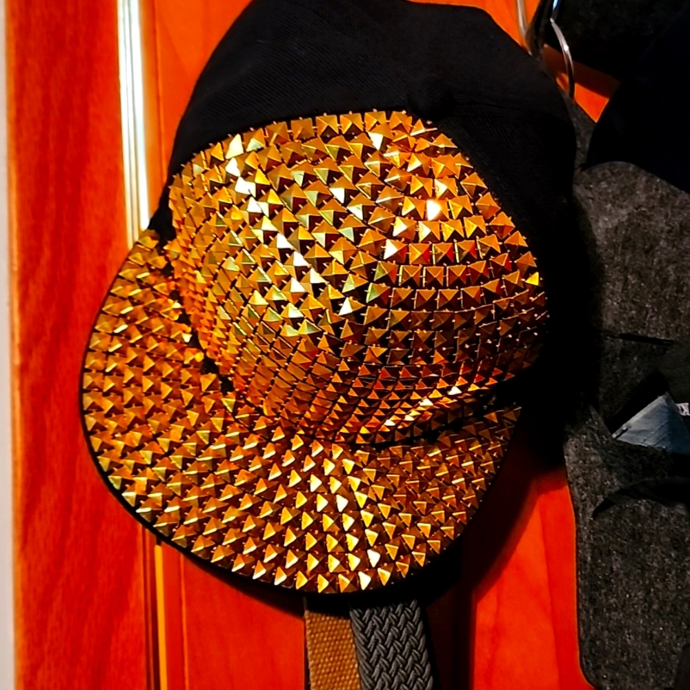 Gold embossed hat sbapback